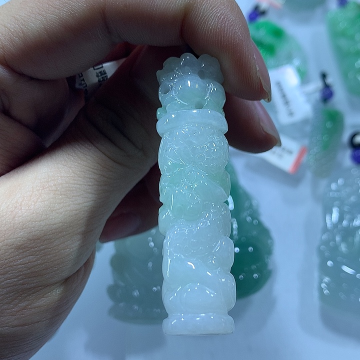 翡翠未镶嵌颈饰天然翡翠A货吊坠