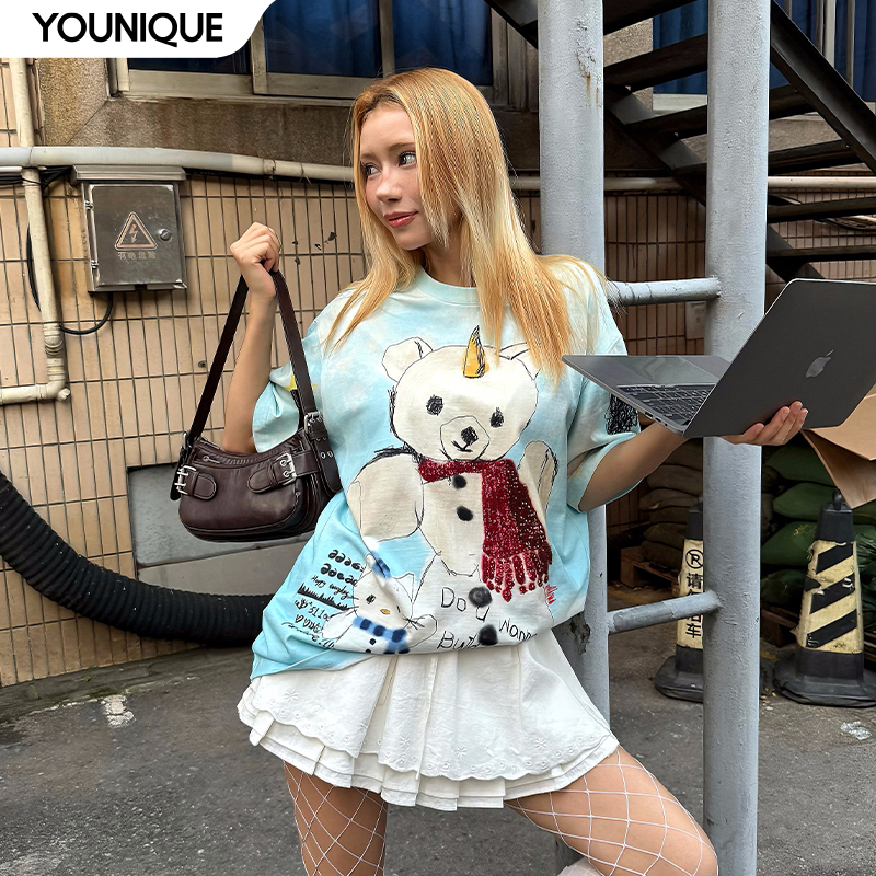 【FORDARE】福蝶新品25秋冬趣味涂鸦带红围巾的雪人小熊T女