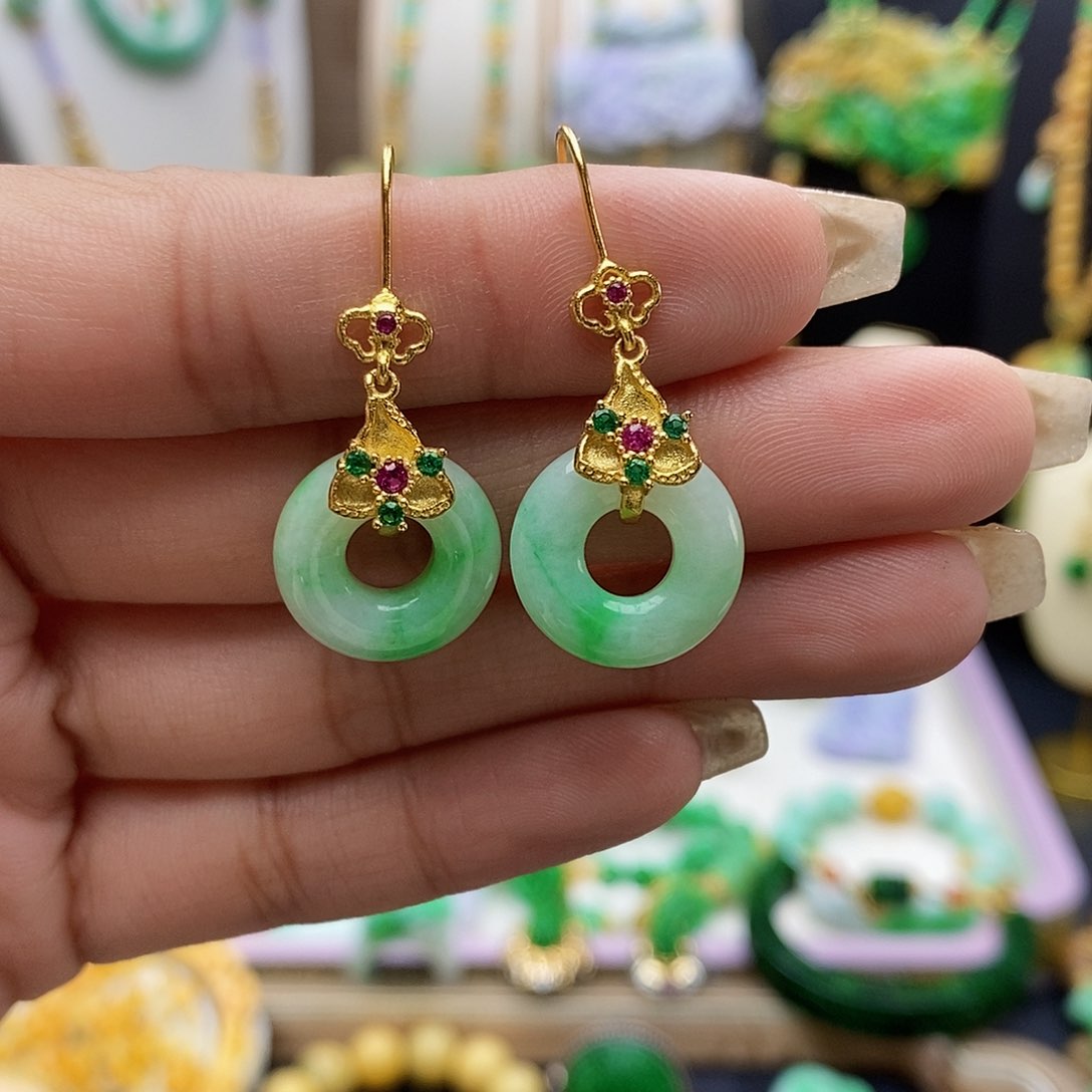 翡翠耳饰未镶嵌天然