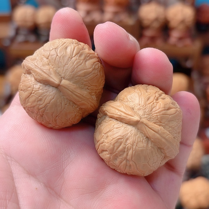 文玩核桃把件金丹绣球