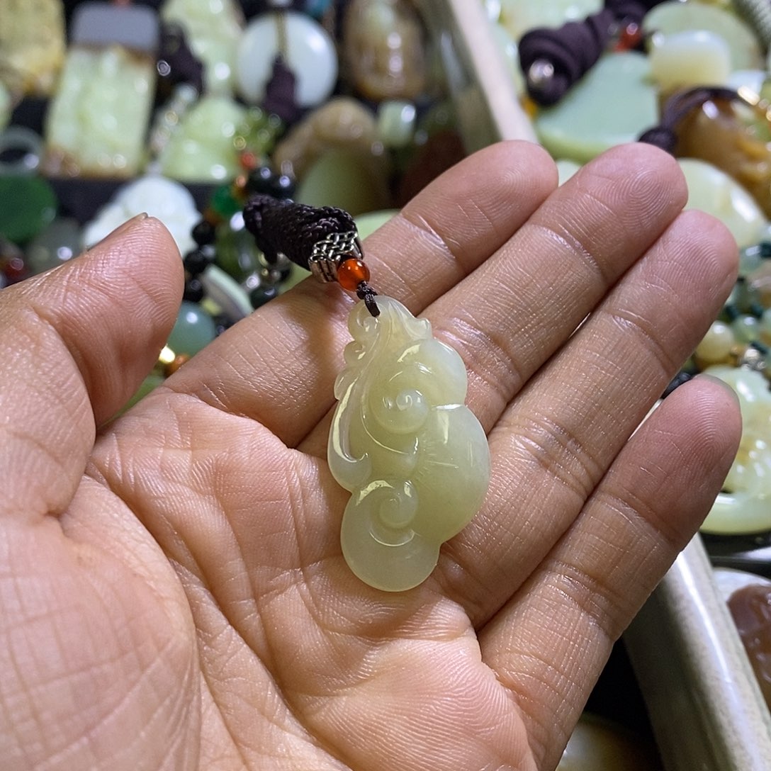 和田玉未镶嵌颈饰