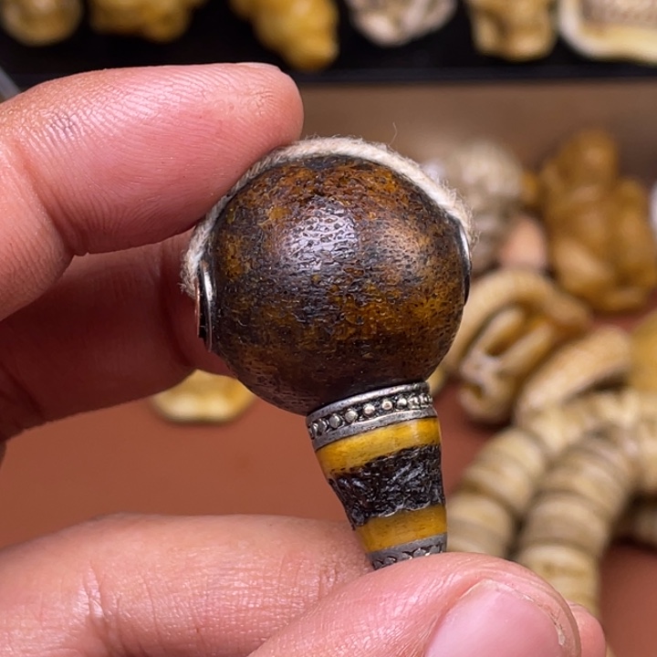 驼骨摆件人工忙着