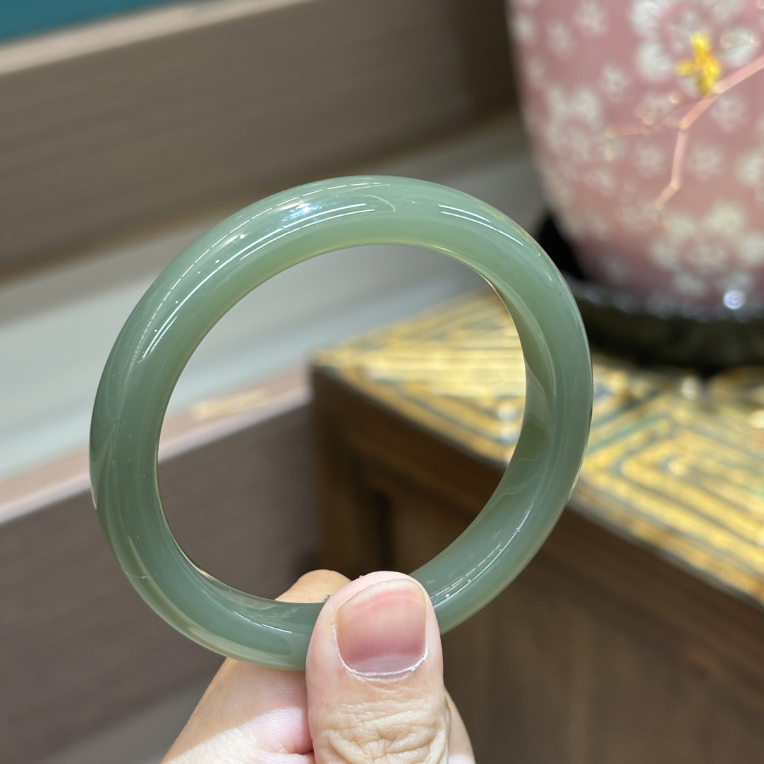 121709wm和田玉青海料湖水绿手镯圈口约52.2克重约40.3g