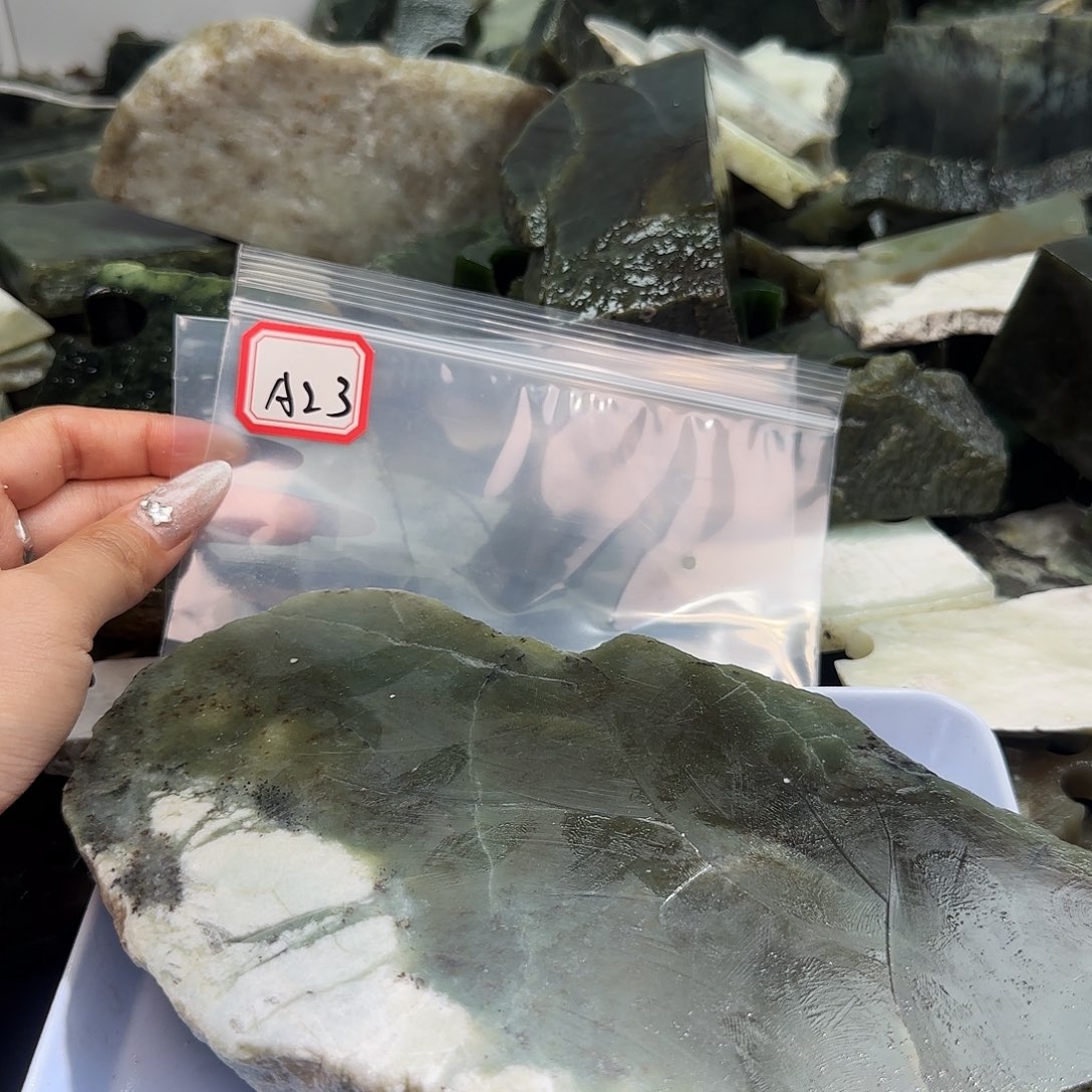 坚***子和田玉未镶嵌珠宝半成品