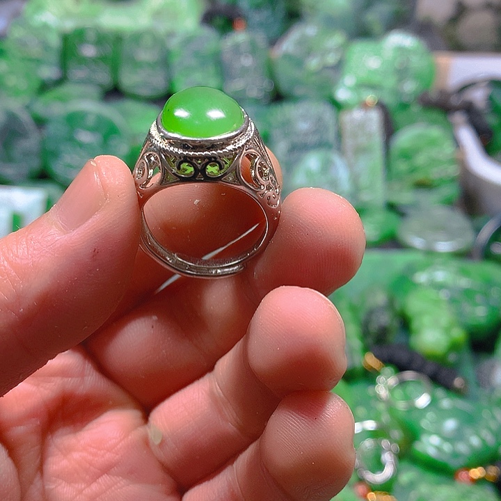 龙***下和田玉（碧玉）未镶嵌珠宝半成品