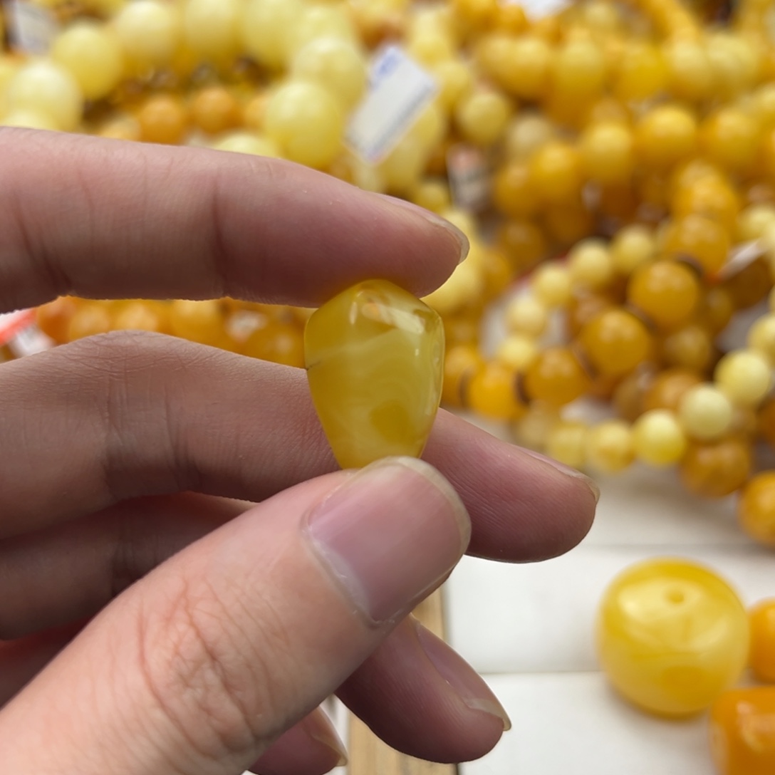 琥珀珠宝奇石未镶嵌