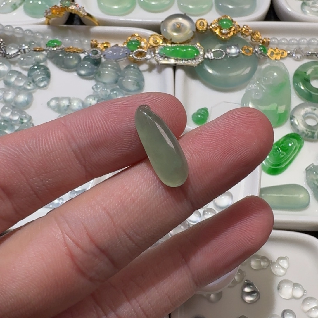 翡翠未镶嵌颈饰福瓜