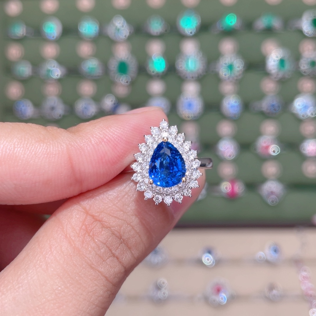 蓝宝石戒指18K金镶嵌2.1ct 皇家蓝