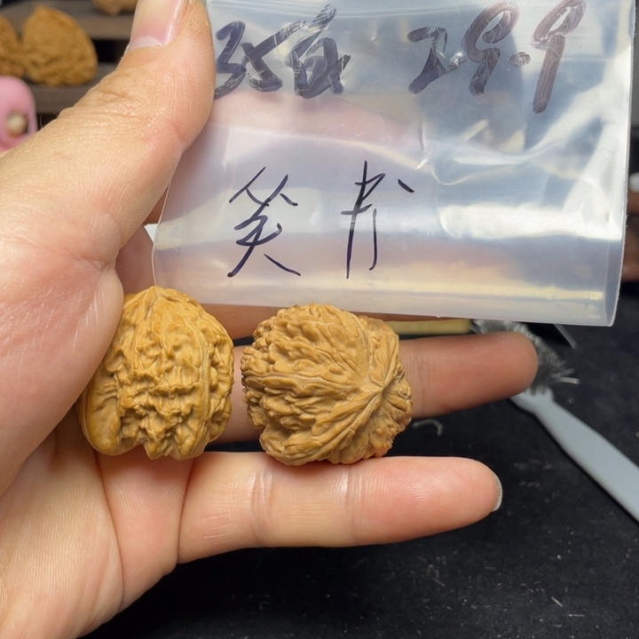 文玩核桃把件笑*书白狮子