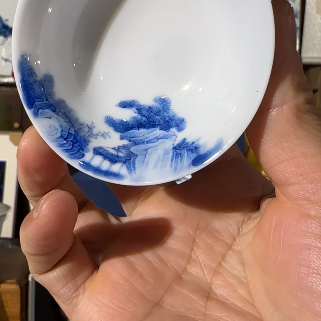 手绘青花山水小客杯