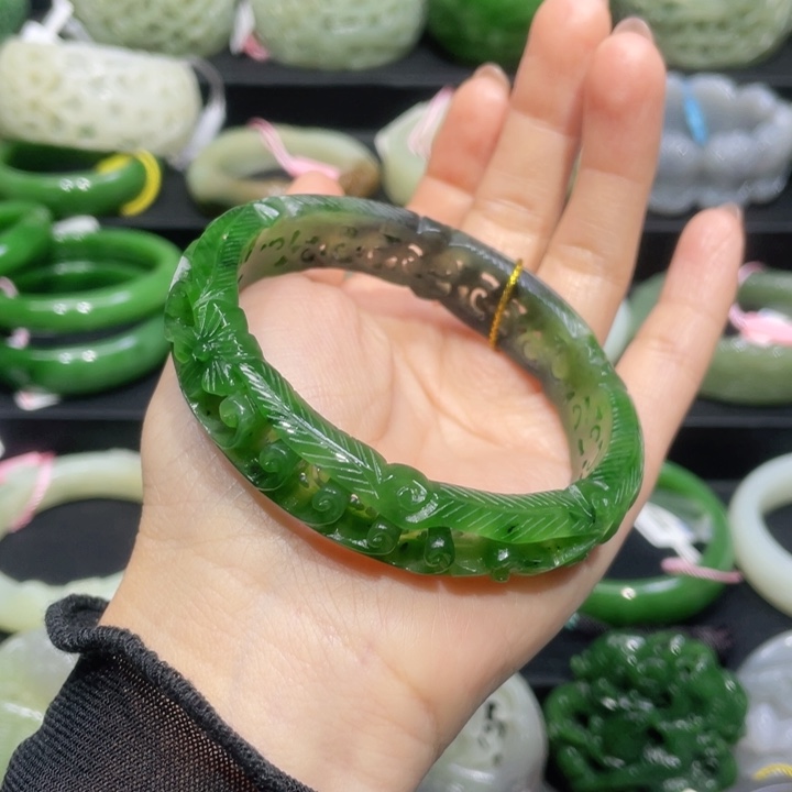 和田玉手镯62圈口 编号73未镶嵌