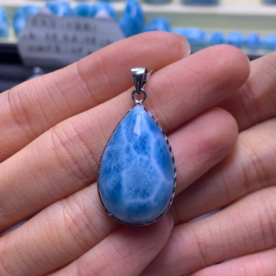 针钠钙石（海纹石）未镶嵌颈饰水滴吊坠