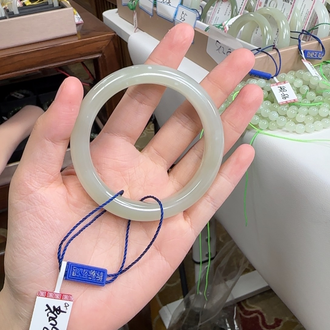 和田玉未镶嵌手镯56