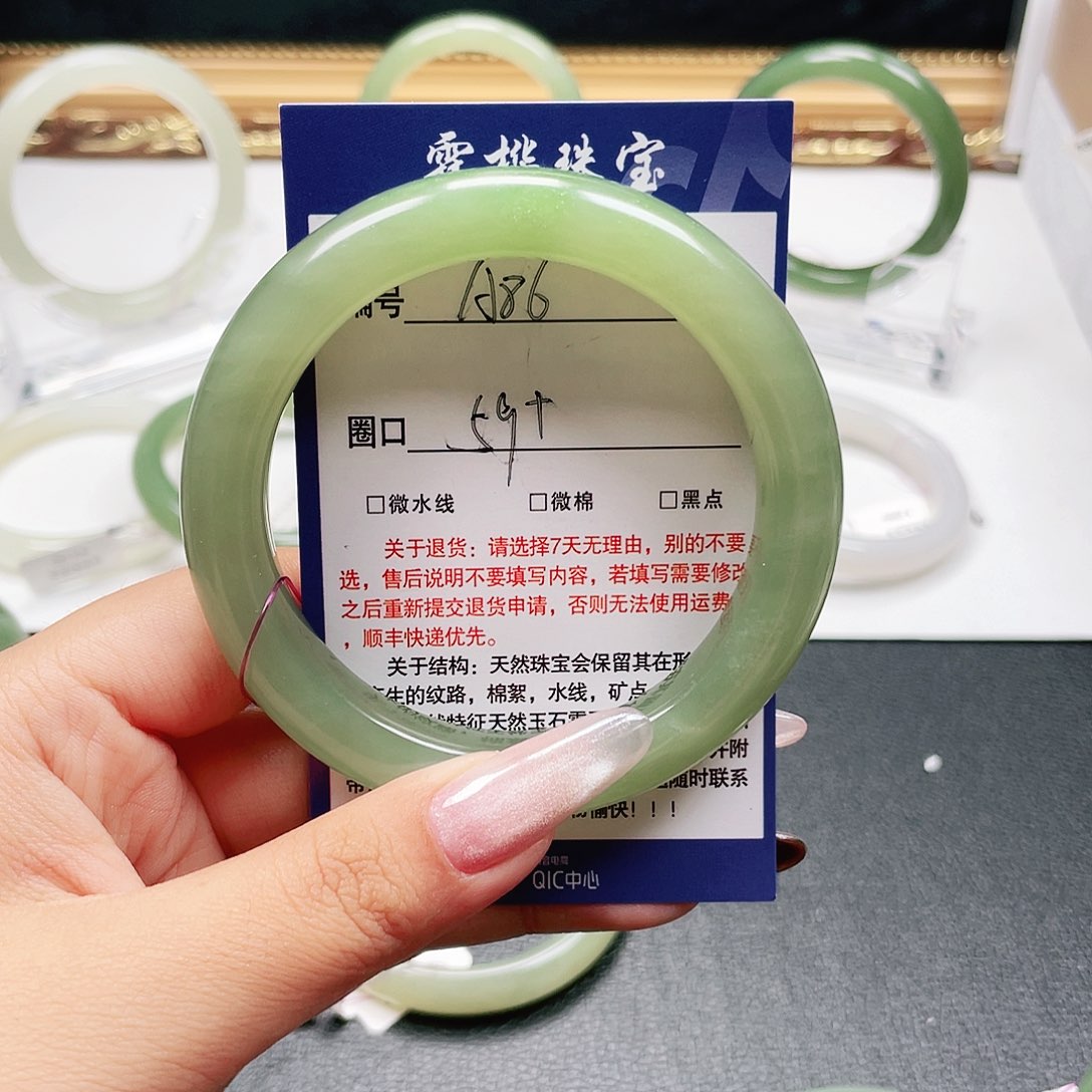 未镶嵌手镯和田玉