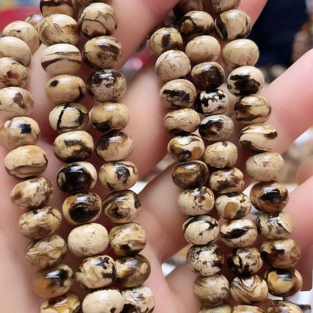 琥珀裸石未镶嵌八10357