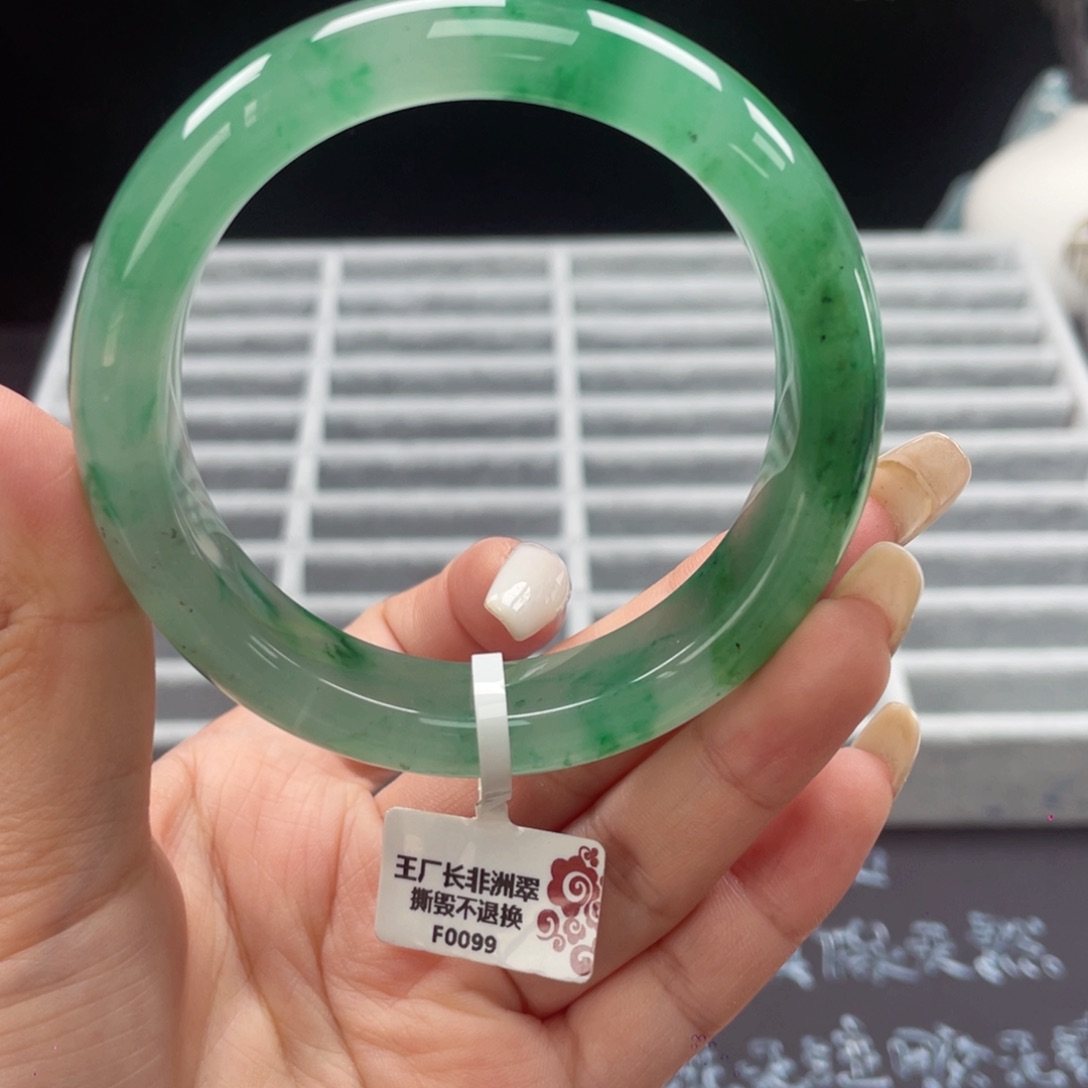 石英质玉未镶嵌手镯