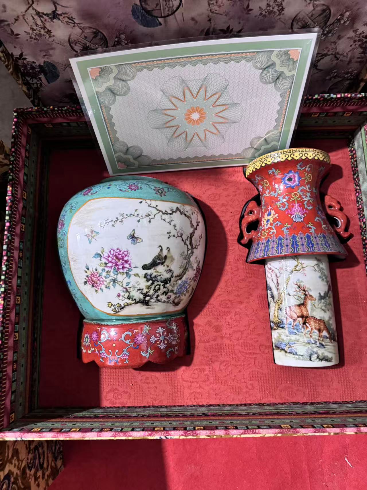 红色转心瓷瓶摆件链接鉴