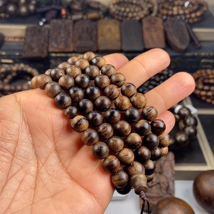 沉香手串房****产越南芽庄白棋虎斑留疤