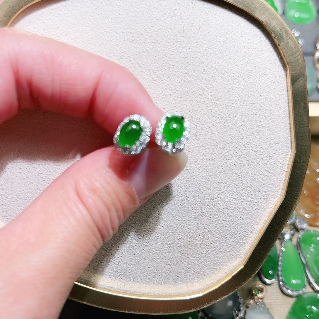 翡翠颈饰未镶嵌裸石