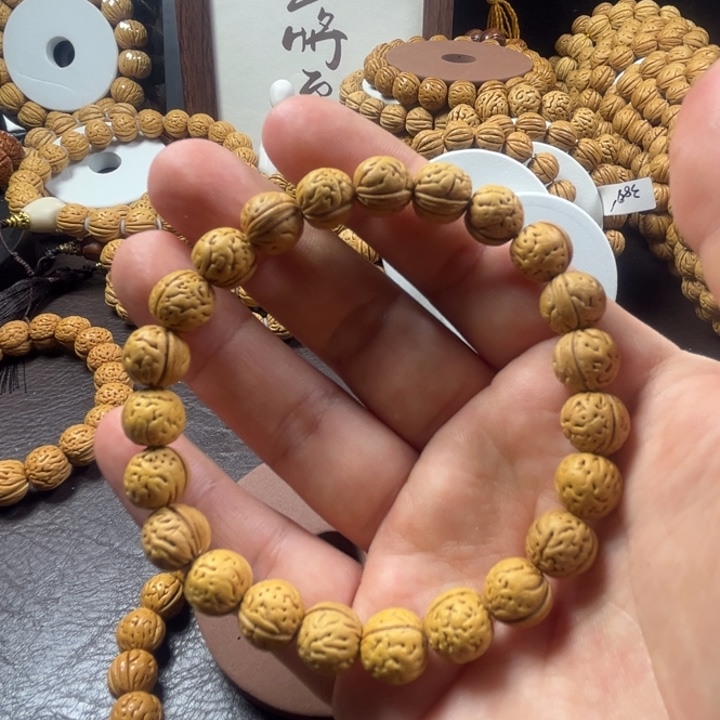 桃核手串刘****、11尺寸金豆桃核