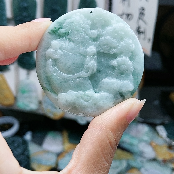 颈饰足铂镶嵌翡翠翡翠