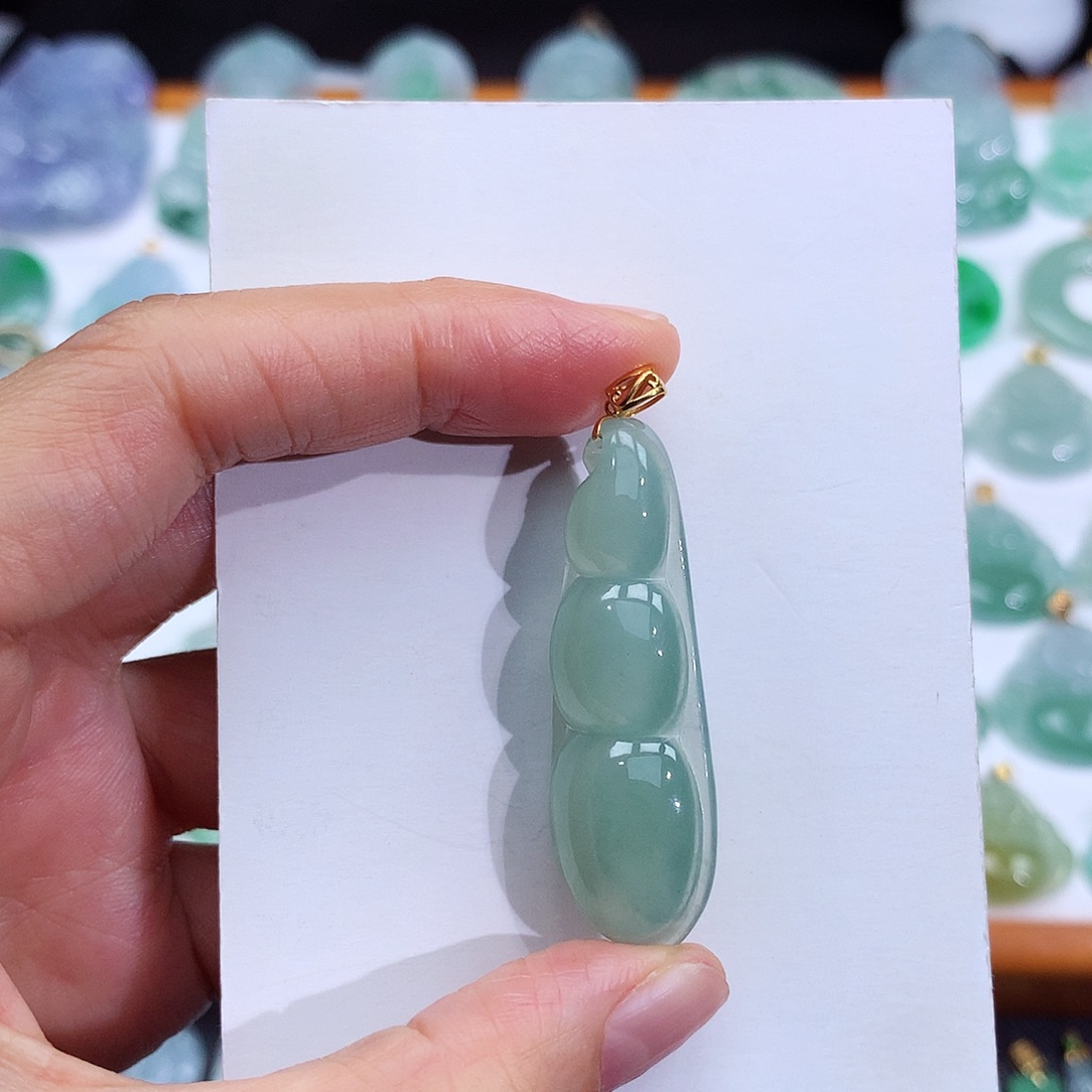 翡翠18K金镶嵌颈饰翡翠吊坠