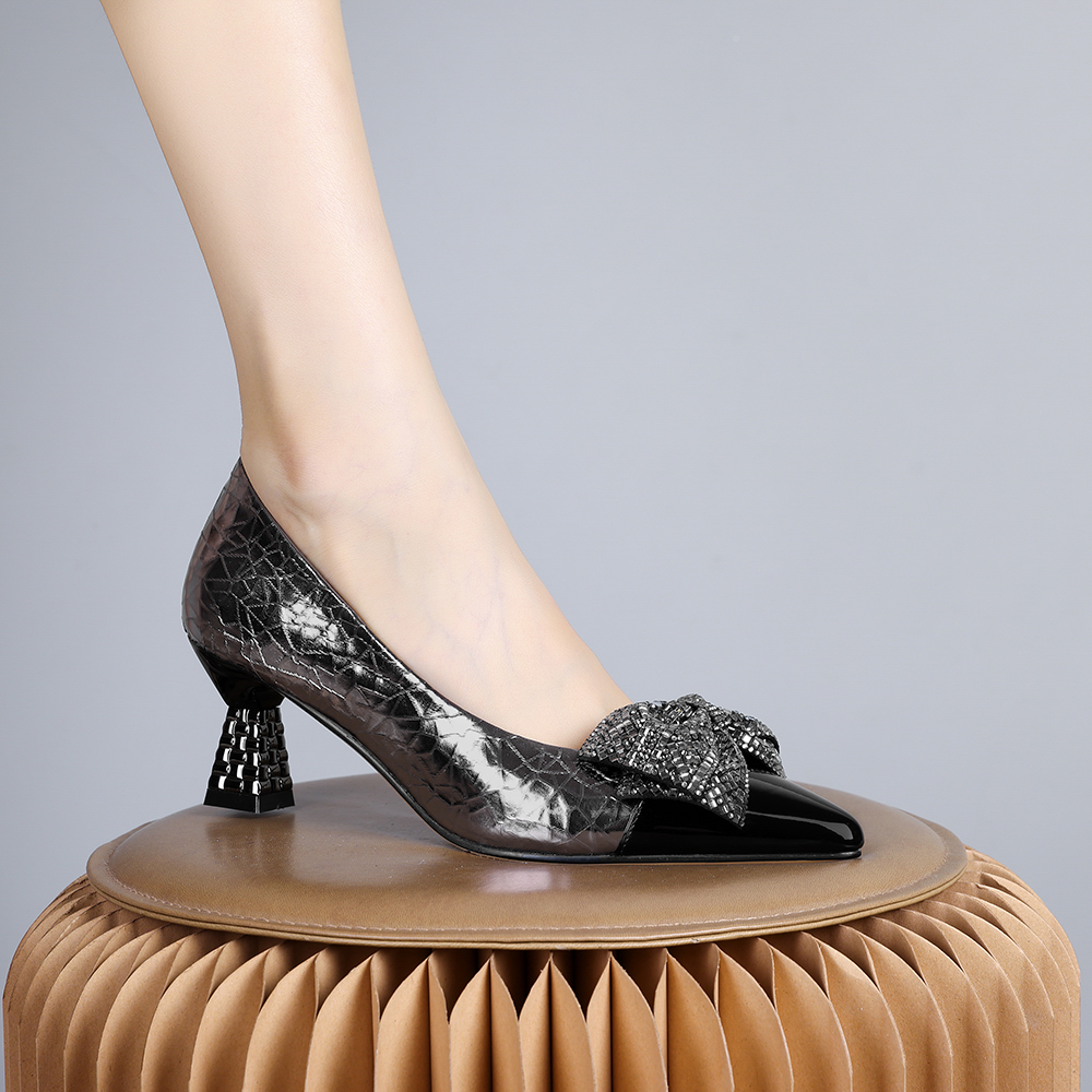 2025年新款法式轻奢简约百搭单鞋女通勤一脚蹬尖头气质女单鞋0029