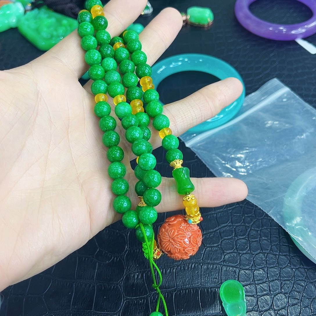 翡翠手镯未镶嵌华****?项链