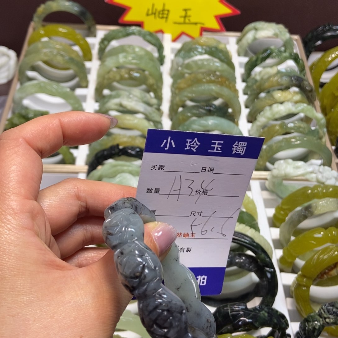 蛇纹石玉手镯未镶嵌