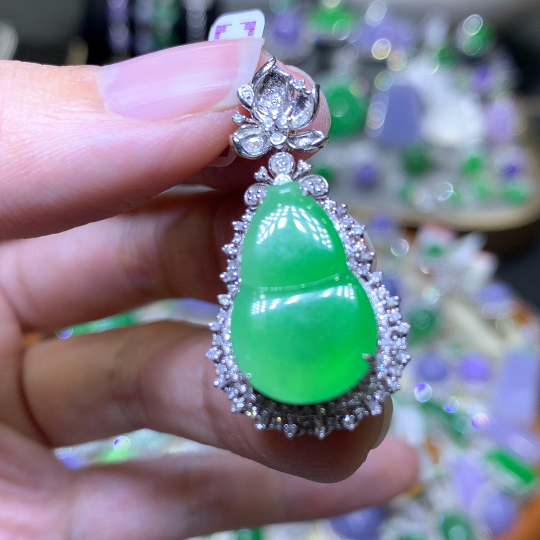 【闪购商品】翡翠颈饰18K金镶嵌翡翠吊坠项链