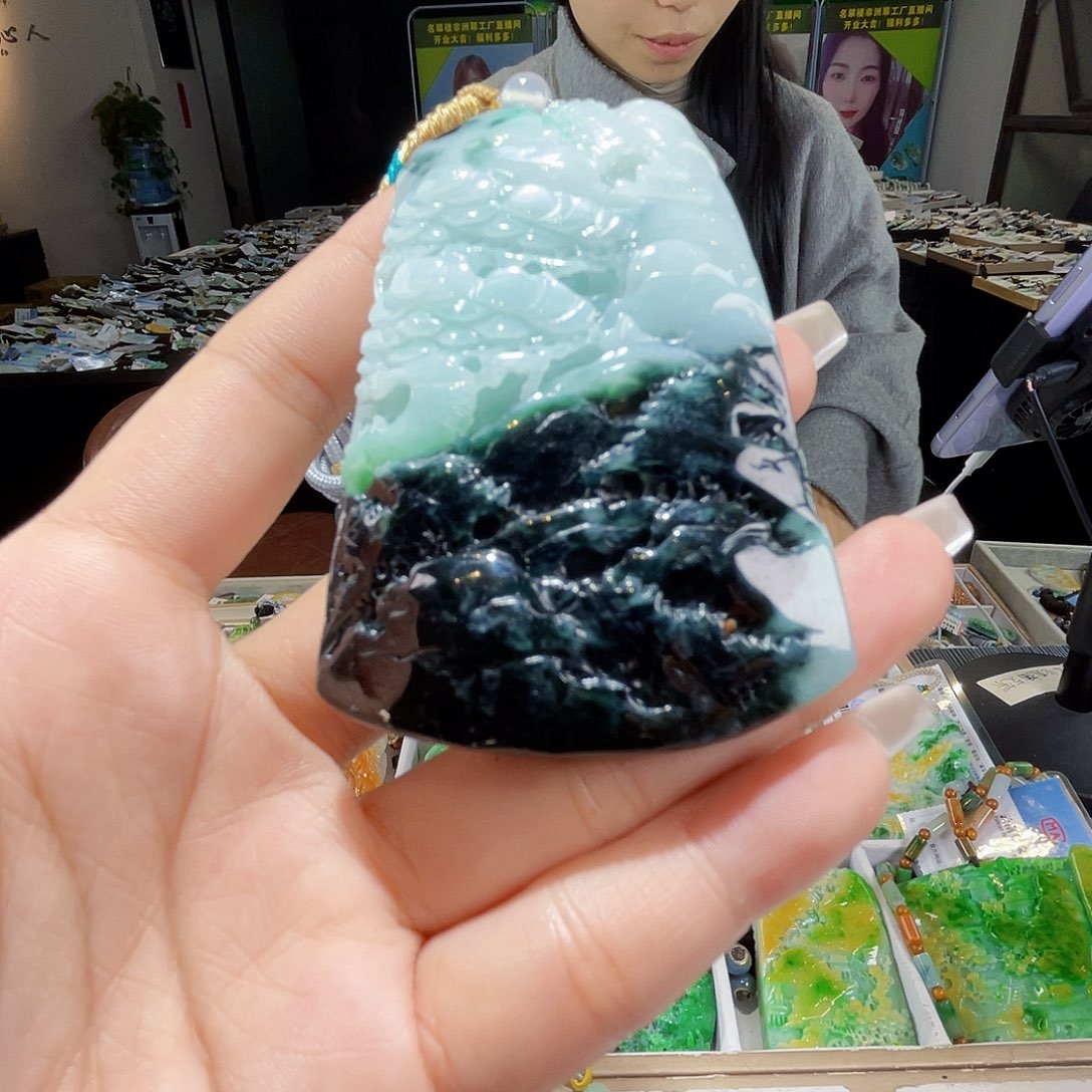 颈饰未镶嵌翡翠一