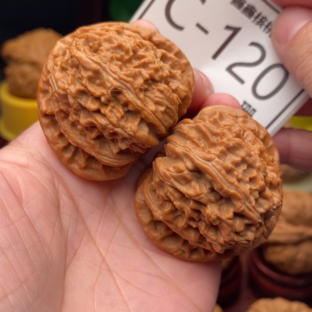 文玩核桃把件三角白43