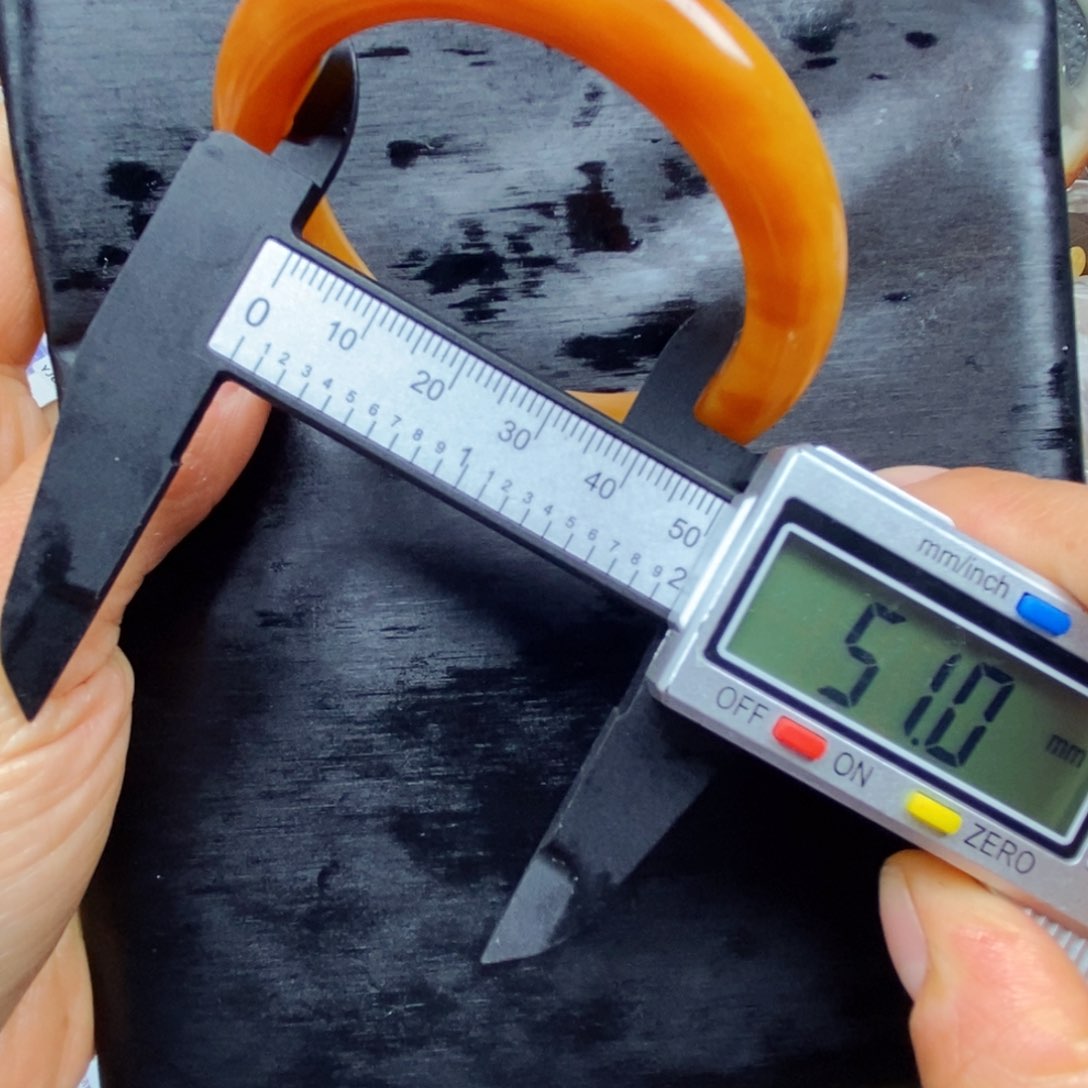 石英质玉（黄龙玉）颈饰未镶嵌