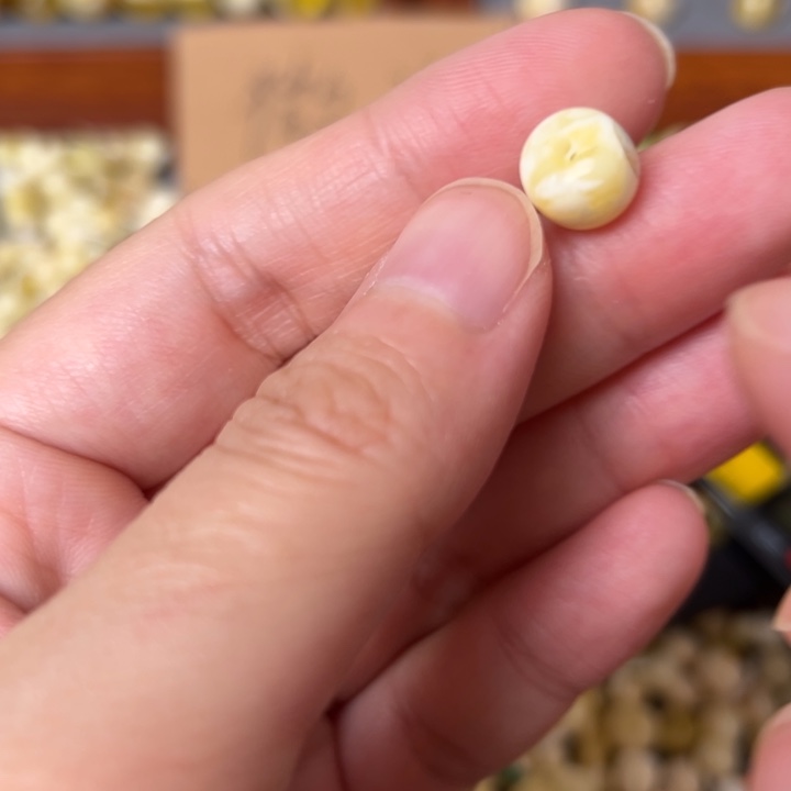 蜜蜡未镶嵌裸石9.1mm一个