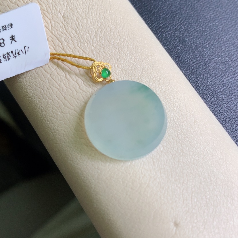 【闪购商品】翡翠颈饰18K金镶嵌无事牌