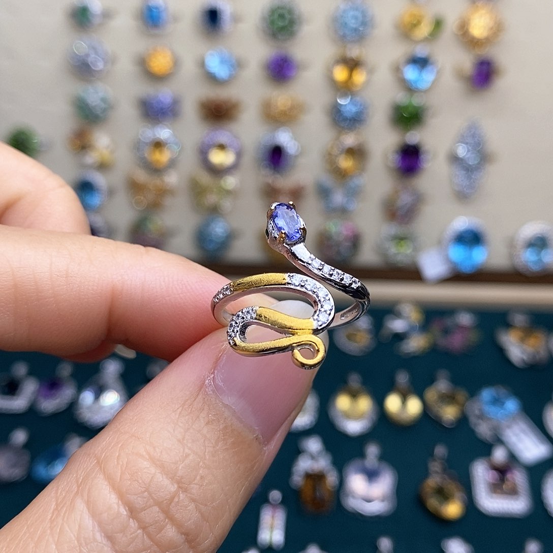 银S925镶嵌戒指坦桑石不含证书