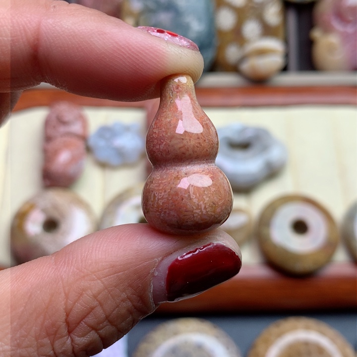 硅化珊瑚（珊瑚玉）颈饰未镶嵌