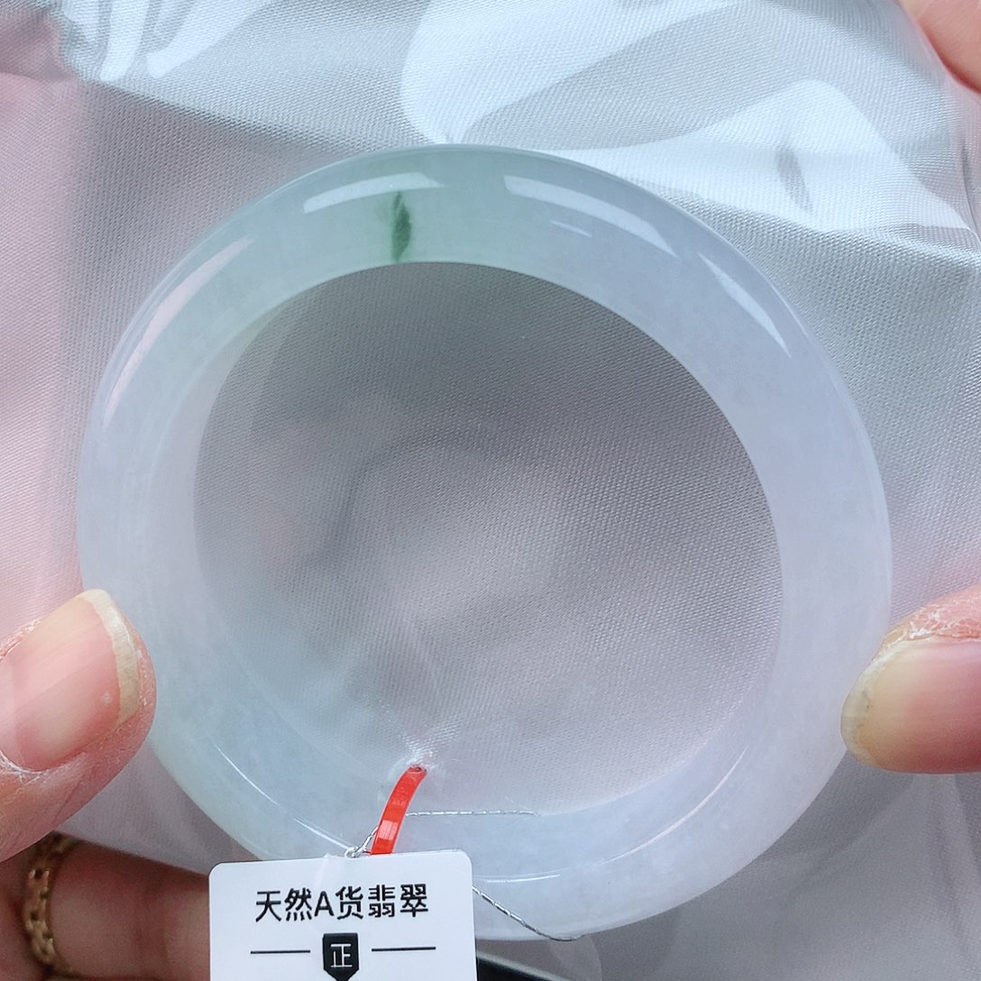 翡翠手镯未镶嵌54圈