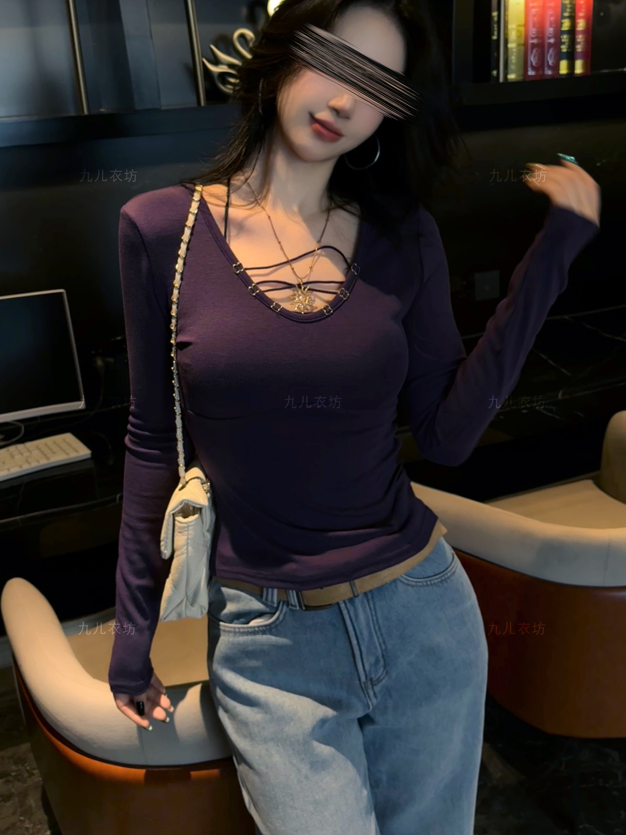 2025早秋新品时尚设计感交叉带镂空V领性感显瘦打底衫辣妹风1044