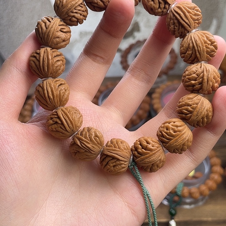 文玩核桃手串18刺龙