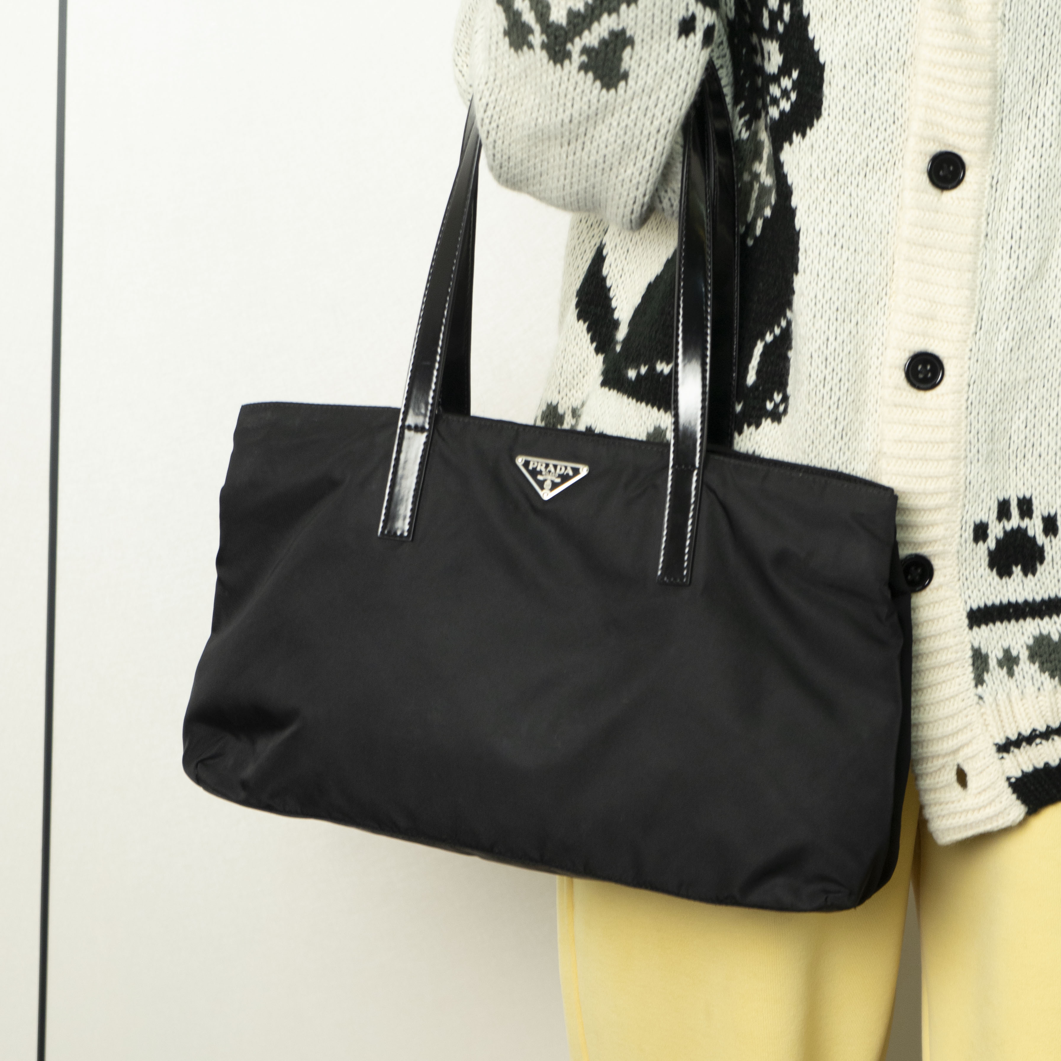 95新 Prada/普拉达 黑银横版托特/漆皮肩带/35