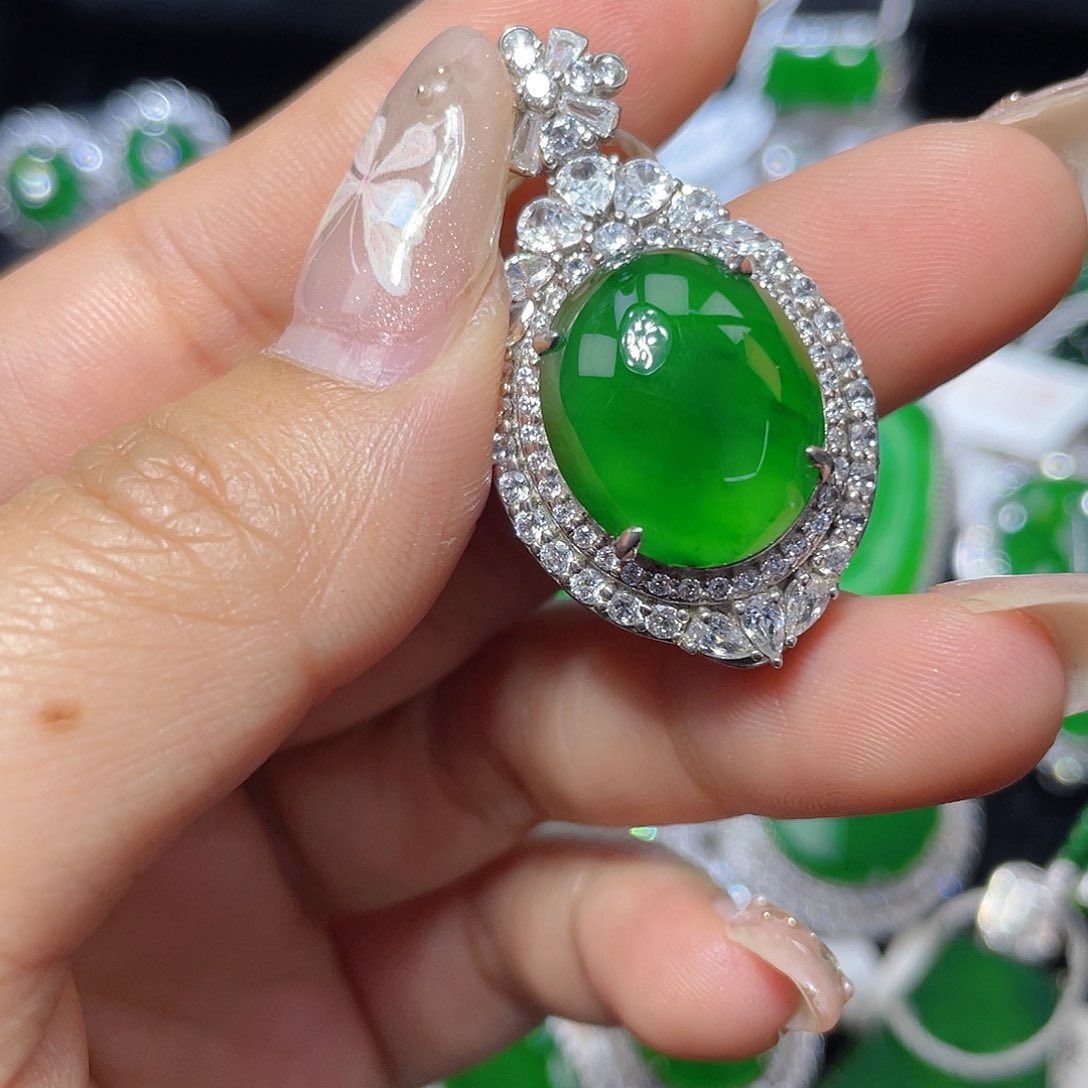 翡翠颈饰银S925镶嵌翡翠