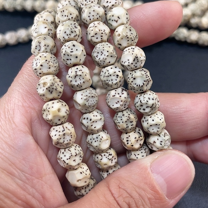 吊坠星月菩提雕刻七巧棱珠120（8*7）