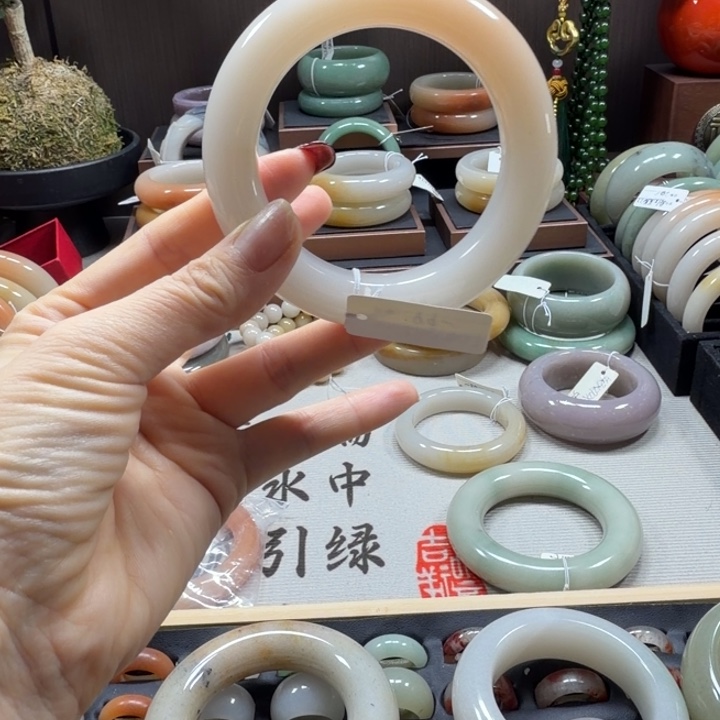 石英质玉未镶嵌手镯