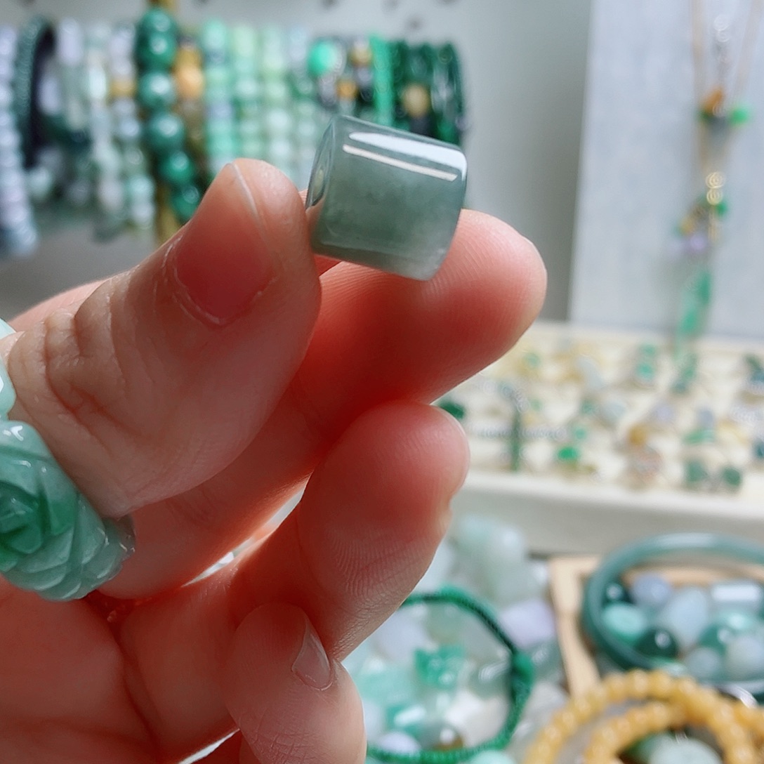 翡翠未镶嵌颈饰16卡11