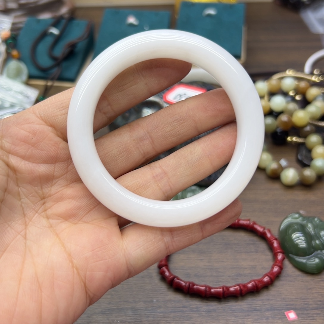 和田玉未镶嵌手镯57.3圈围202