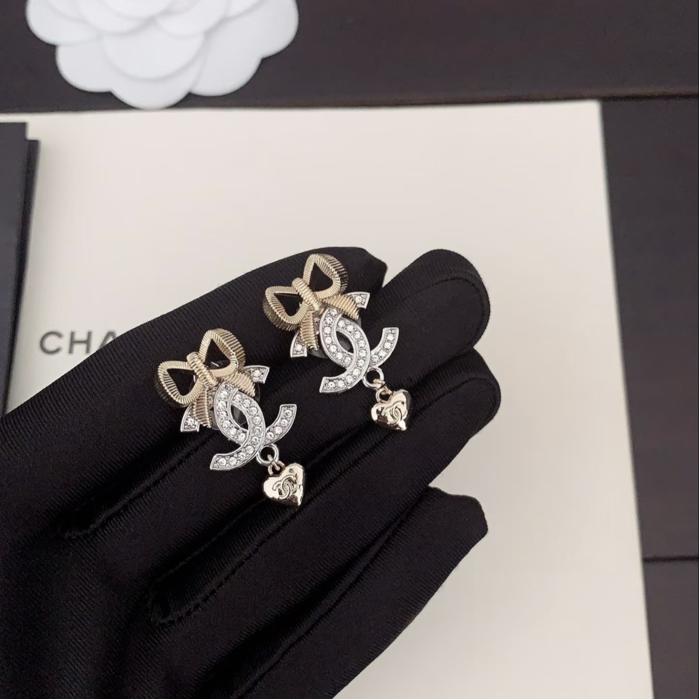未使用 Chanel/香奈儿 香槟金蝴蝶结满钻银双C爱心坠精致公主
