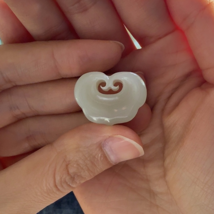 华***程和田玉未镶嵌颈饰