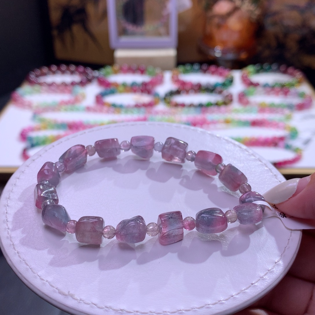 手链未镶嵌碧玺不退换