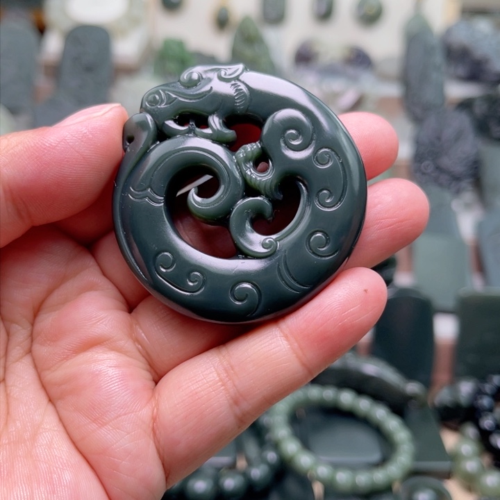 和田玉（青玉）龙吊坠未镶嵌